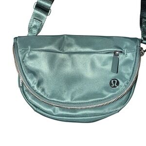Lululemon All Night Festival Bag Micro 2L Crossbody Purse forest green